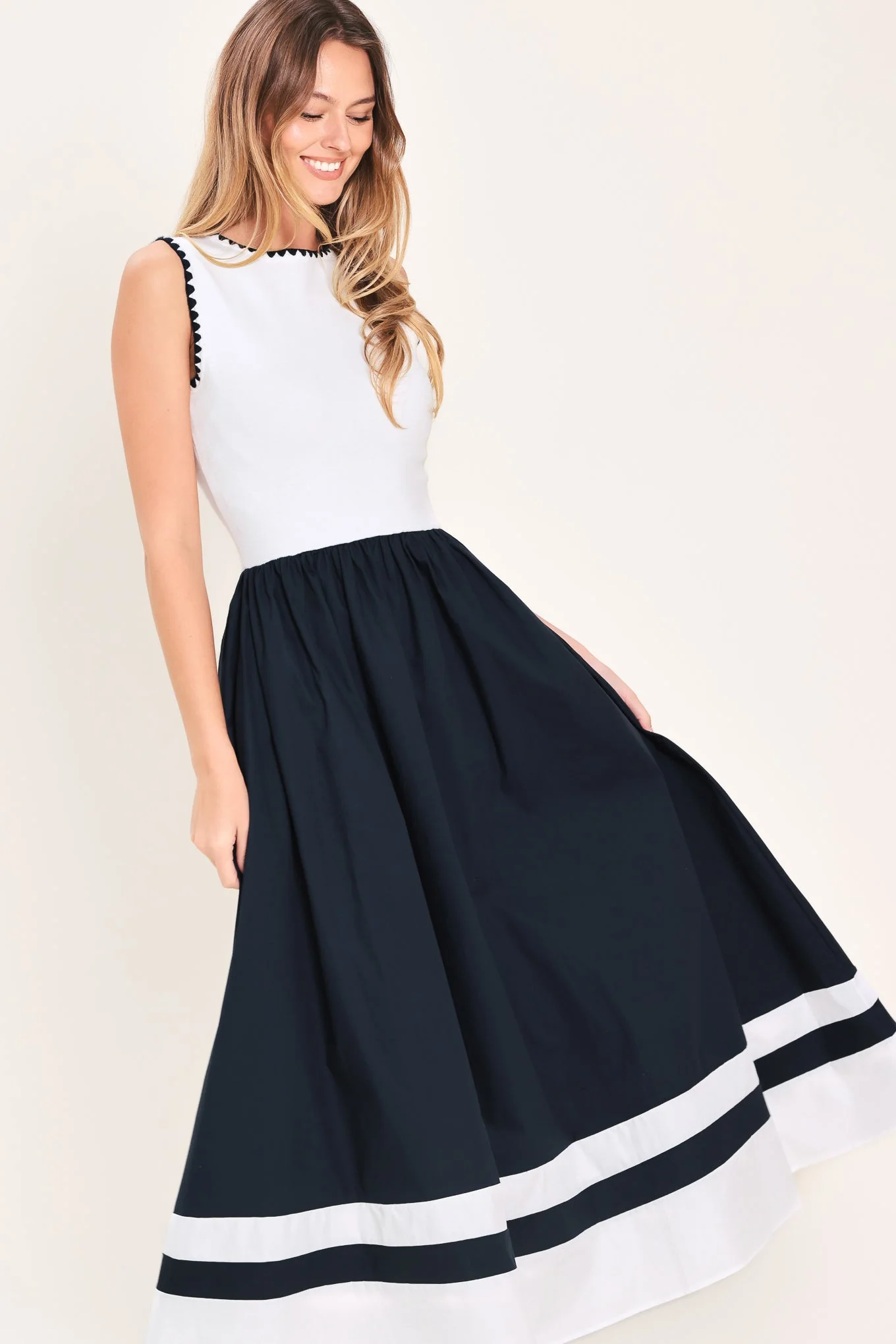 EVERYDAY ELEGANCE NAVY & WHITE MIDI DRESS - Image 4