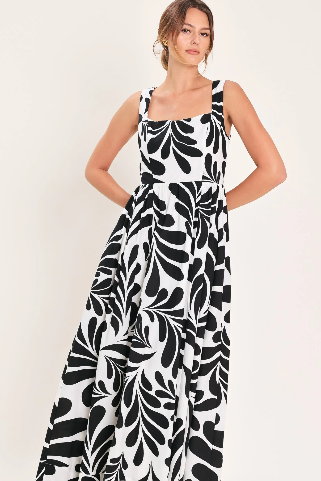 MONO BLOOM MAXI DRESS WITH KEYHOLE BACK - Image 4
